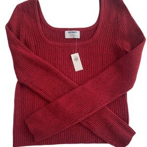 Brand new Old Navy Long sleeve square neck shirt. Size Medium, Burgundy color.